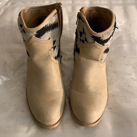 Francesca’s Ankle Boot - Picture 2 of 7